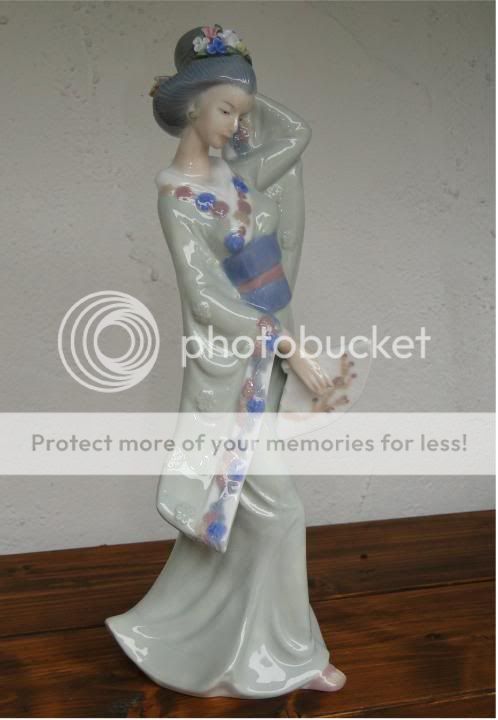 Porzellan Figur   Geisha   37 cm hoch   Traumhaft